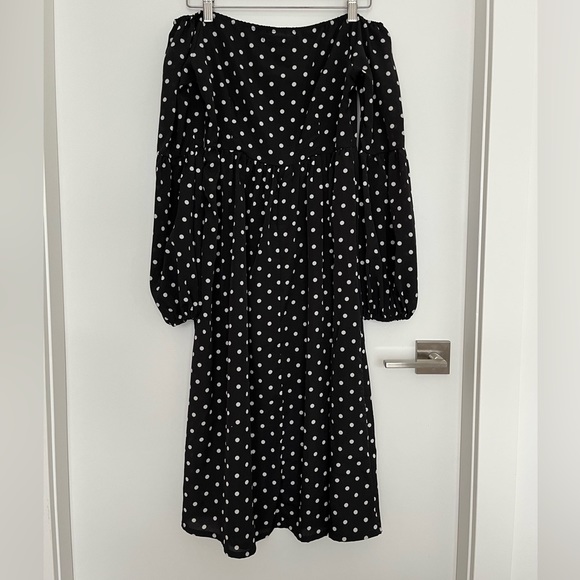 Nasty Gal off the shoulder polka dot dress. Size 6 - Picture 2 of 5